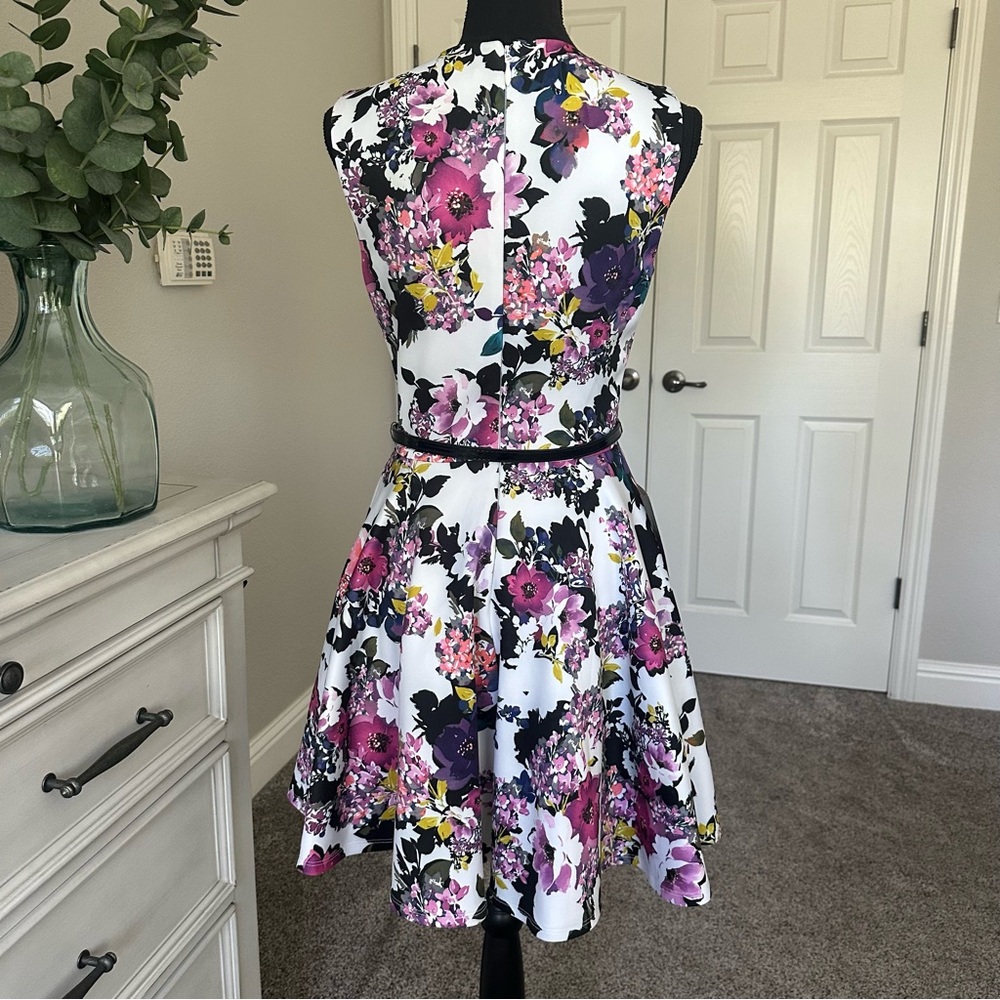 NWT Bebe floral print fit and flare sleeveless dress small - Picture 3 of 8